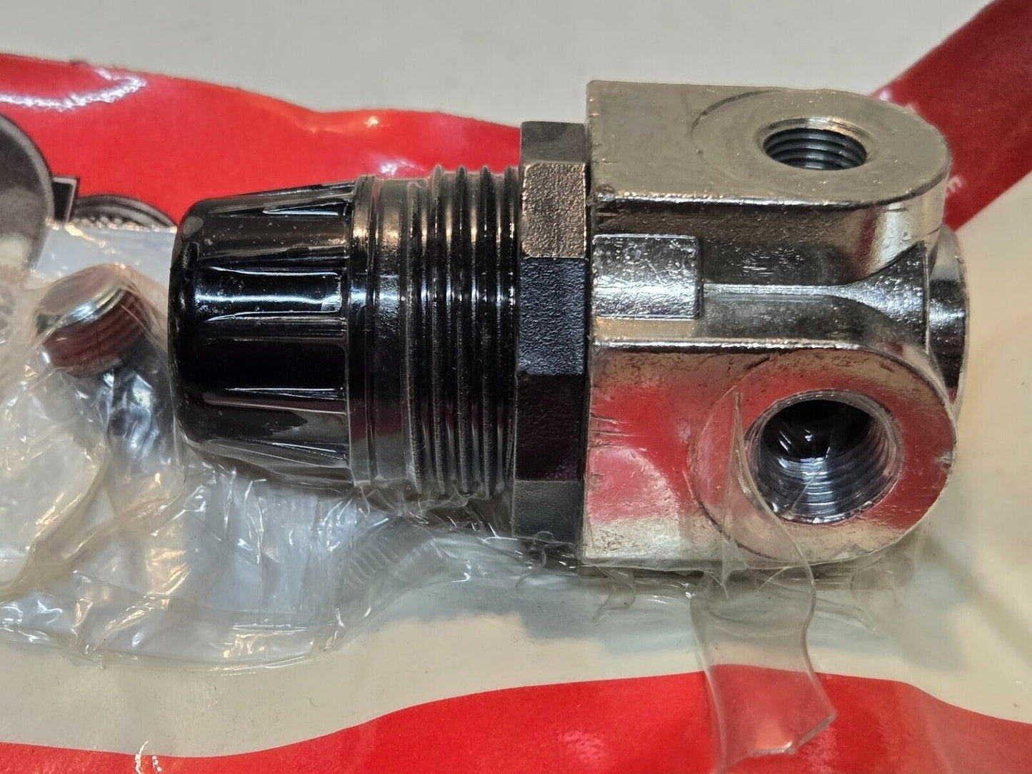 Milton S1145 Mini Heavy Duty Regulator 1/4" FNPT 250PSI 030937011459