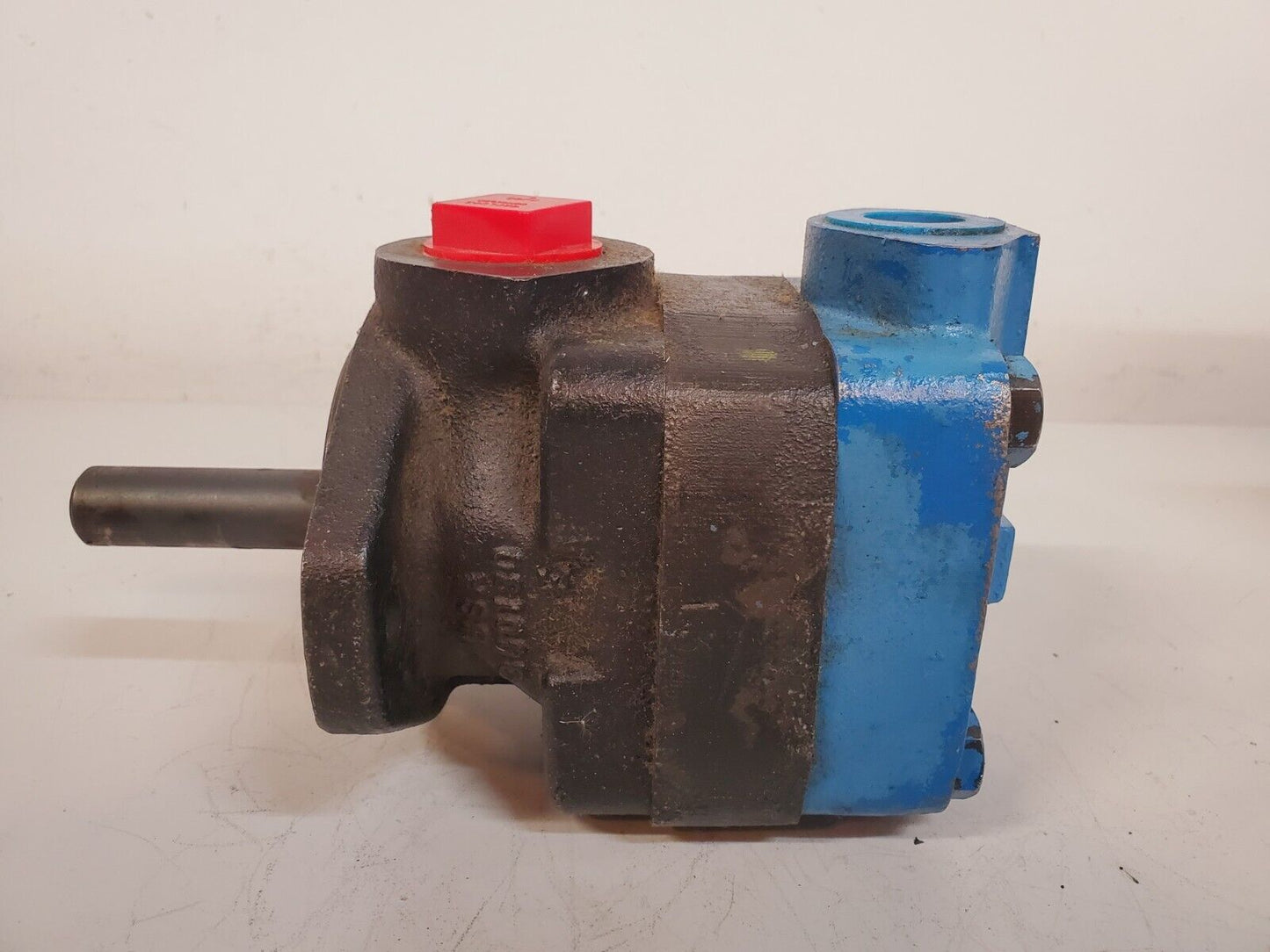 Benchmark Hydraulic Pump V201P13P1A11 | LH | 372606 | 300130