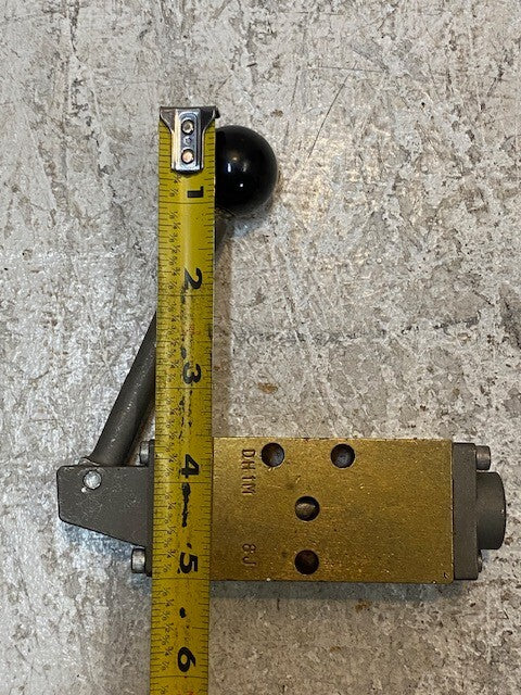 Pneumatic Directional Control Valve DH1M | 8J | 4-3/4" L 1-1/2" W 7/8" H