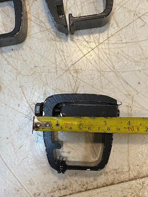 11 Quantity of Heavy Duty Truck Cap Mounting Clamps 307A Camper Shells (11 Qty)