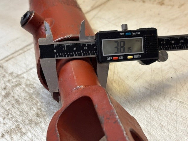 Heavy Duty Welded Hydraulic Cylinder 26" Long 3" Bore 1-1/2" Shaft | 2E 160