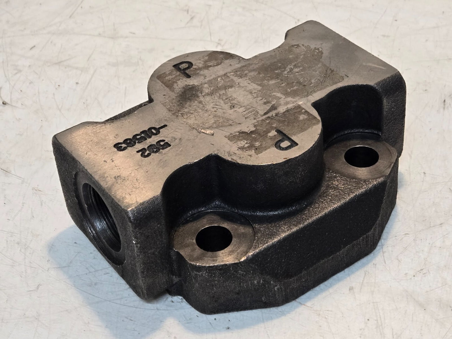 Hydraulic Pump Cover 592-01563 | KHF1580 | 2-1/4" Inlet/Outlet | 4 Bolt