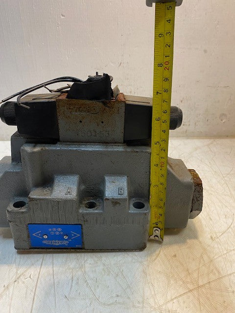 Solenoid Hydraulic Directional Control Valve Mount Assembly 550153 | 7009