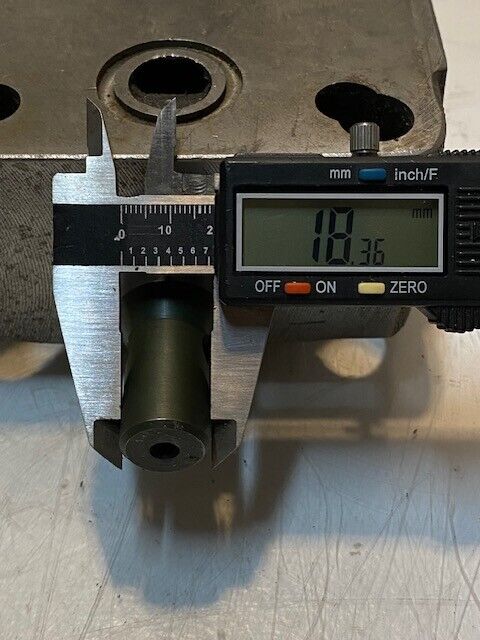 Carter Tool 72-122VR Hydraulic Valve 18mm Shaft 30mm Bore 9" L 5" W 3" H