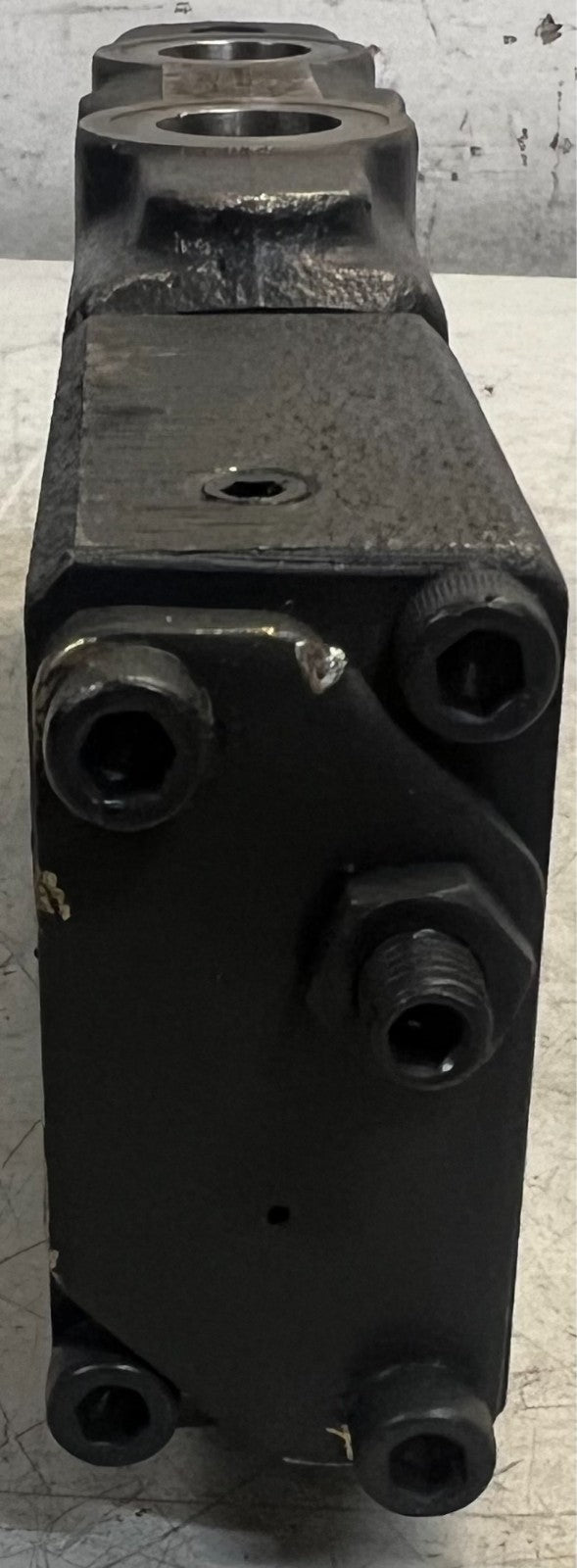 Hydraulic Boom Control Valve For Kubota Mini Excavators B42VE4 | F382057