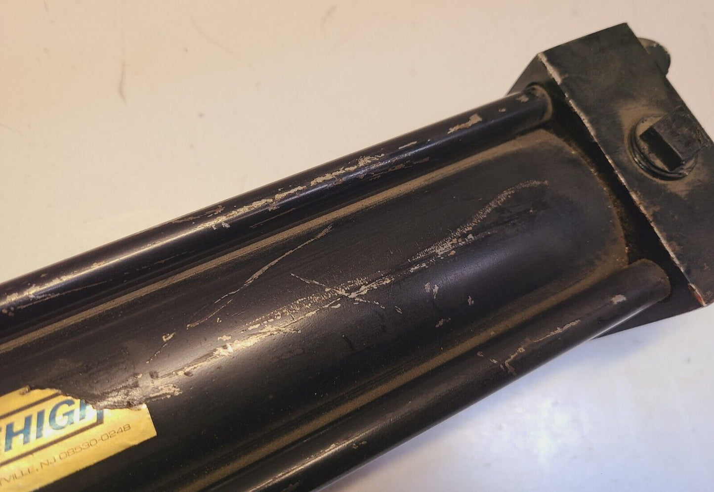 Lehigh Pneumatic Air Cylinder Model HP25 S/N 1029357