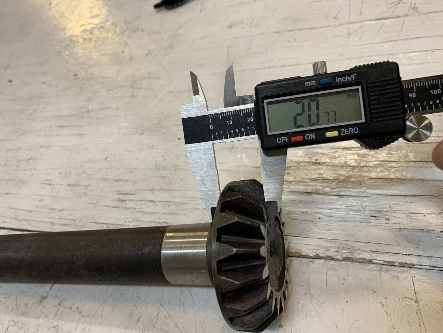 Snapping Roll Shaft for John Deere 17 Teeth | 18-3/4” Long -Measurements In Pics