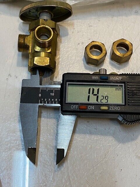 4 Quantity of Fluidyne Ansonia A200DO 3/8" Angle Dual Outlet Valves (4 Quantity)
