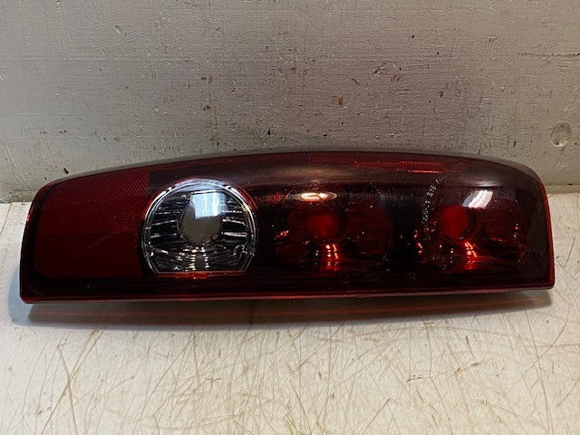 Eagle Eyes GM327-U000L Left Tail Light Assembly For 04-12 Canyon Colorado