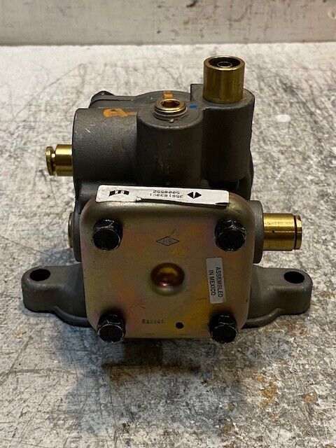Bendix Air Brake Relay Valve T-5008328 | 909828 | 3561639C1