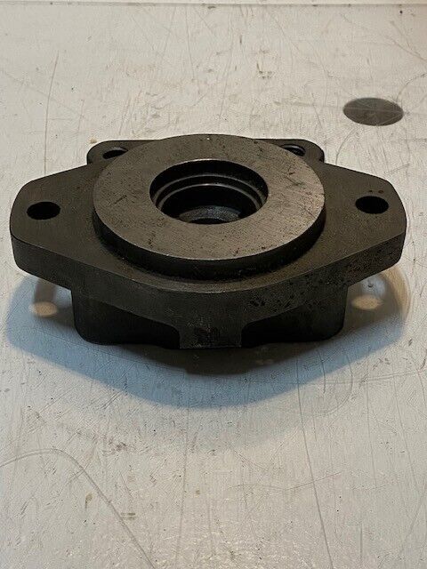 Lynch DB-1685-3 Hydraulic Gear Pump Shaft End Cover Flange Plate 52mm Bore