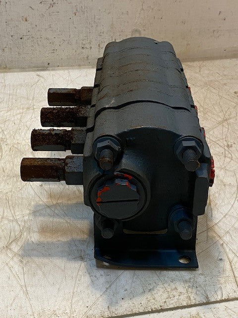 Four-Section Gear Type Hydraulic Flow Divider Combiner 13" Long 7" Wide 5" Tall