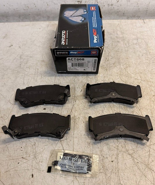 Box Of 4 Akebono ProACT Ultra-Premium Ceramic Brake Pads ACT668 Automotive Units