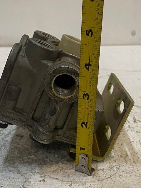 Bendix 090027R-12P Air Brake Relay Valve 99010