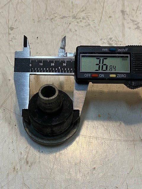 2 Quantity of Differential Mount Cushion Shock Absorber Frame Insulators (2 Qty)