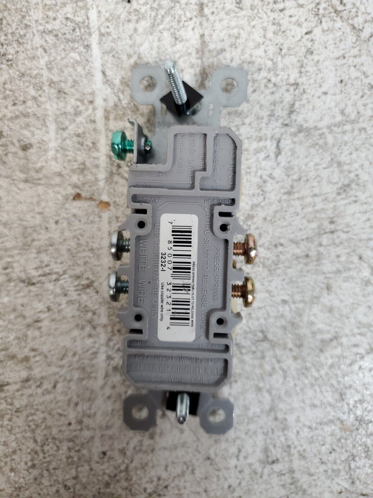 24 Qty P&S Duplex Receptacles 3232-I | 3232-LA | 3232-W 15A 125V (24 Qty)