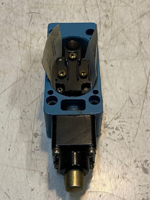 Honeywell Micro Switch 5000 RMS Symmetrical Amperes 240V Max 7" Long 16mm End