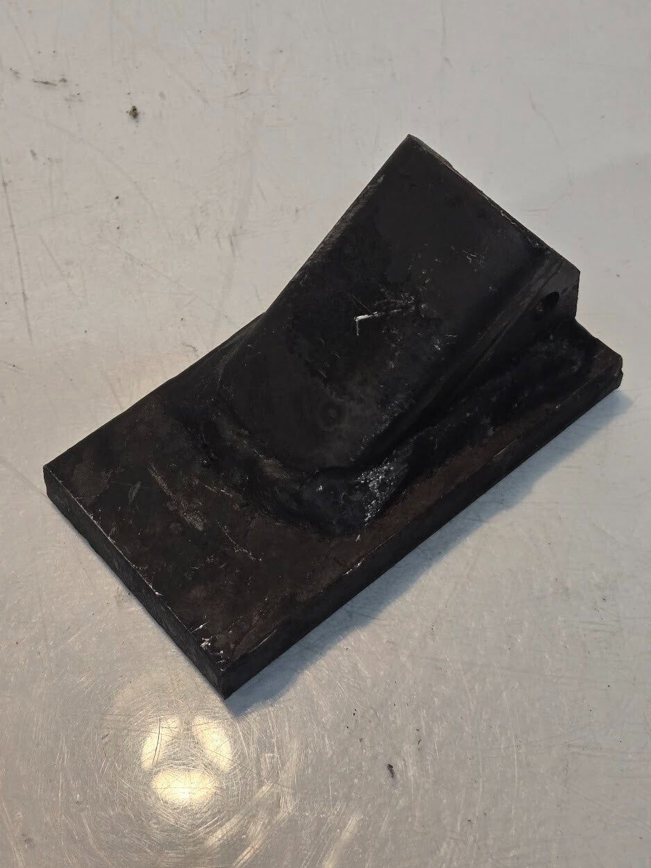 7 Quantity of 3C F Bucket Teeth 4 3/4" x 2 3/4" for 1 1/2" Shank (7 Quantity)