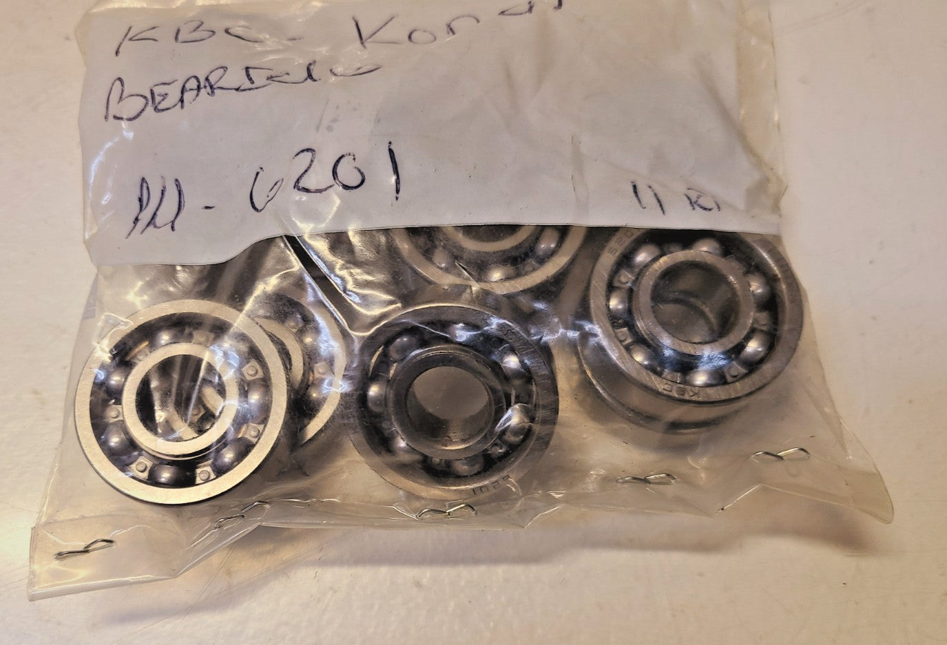 11 Quantity of KBC Bearings Part Number 6201 (11 Qty)