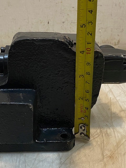 Hydraulic Pressure Valve 9-3/4" L 7-3/4" W 4-1/2" H 10mm Bore