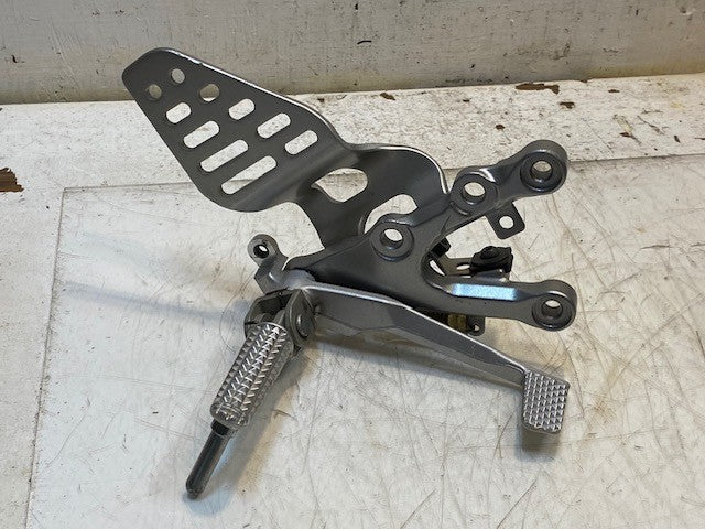Motorcycle Rear Right Footrest Bracket and Peg Assembly 2C0-3 | 5SL-4