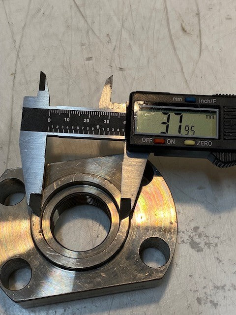 2 Quantity of Steel Hydraulic Fluid Flanges ML 29mm Bore 14mm Bolt Holes (2 Qty)