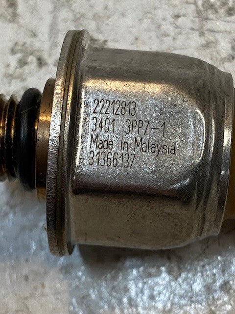Fuel Oil Pressure Sensor Switch Transducer 22212813 | 3401 | 3PP7-1 | 31366137