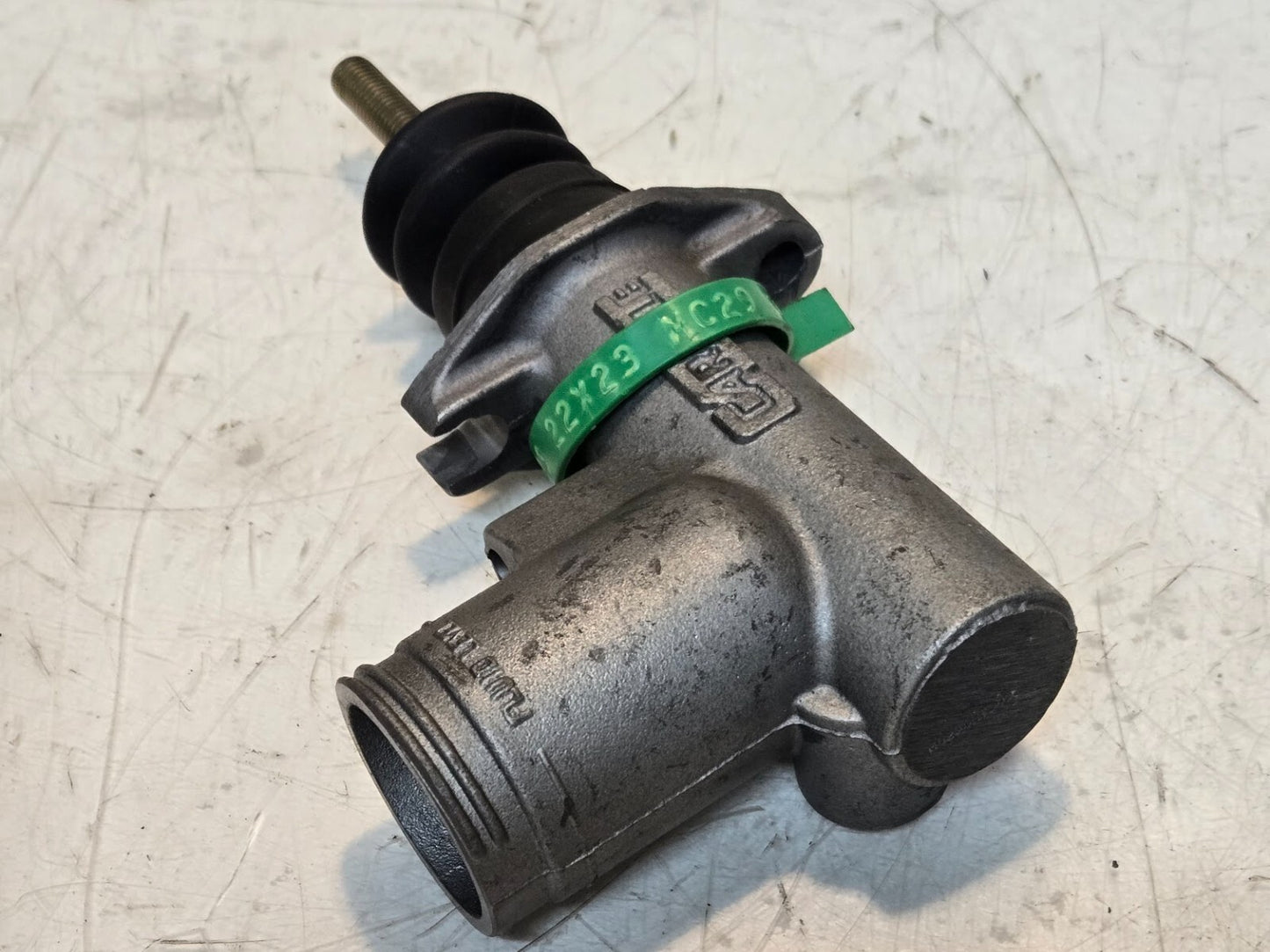 Carlisle Clutch Master Cylinder 67406 P3 22x23 MC29 | 1/4" Threaded Port