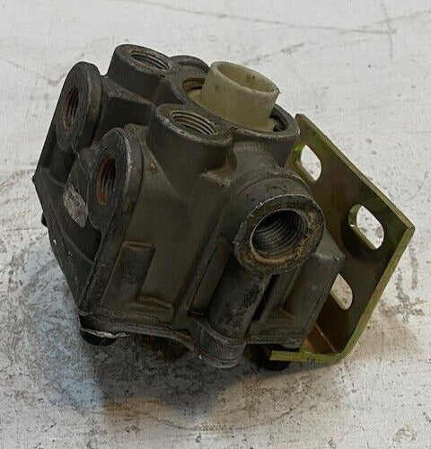 Bendix 090027R-12P Air Brake Relay Valve 99010