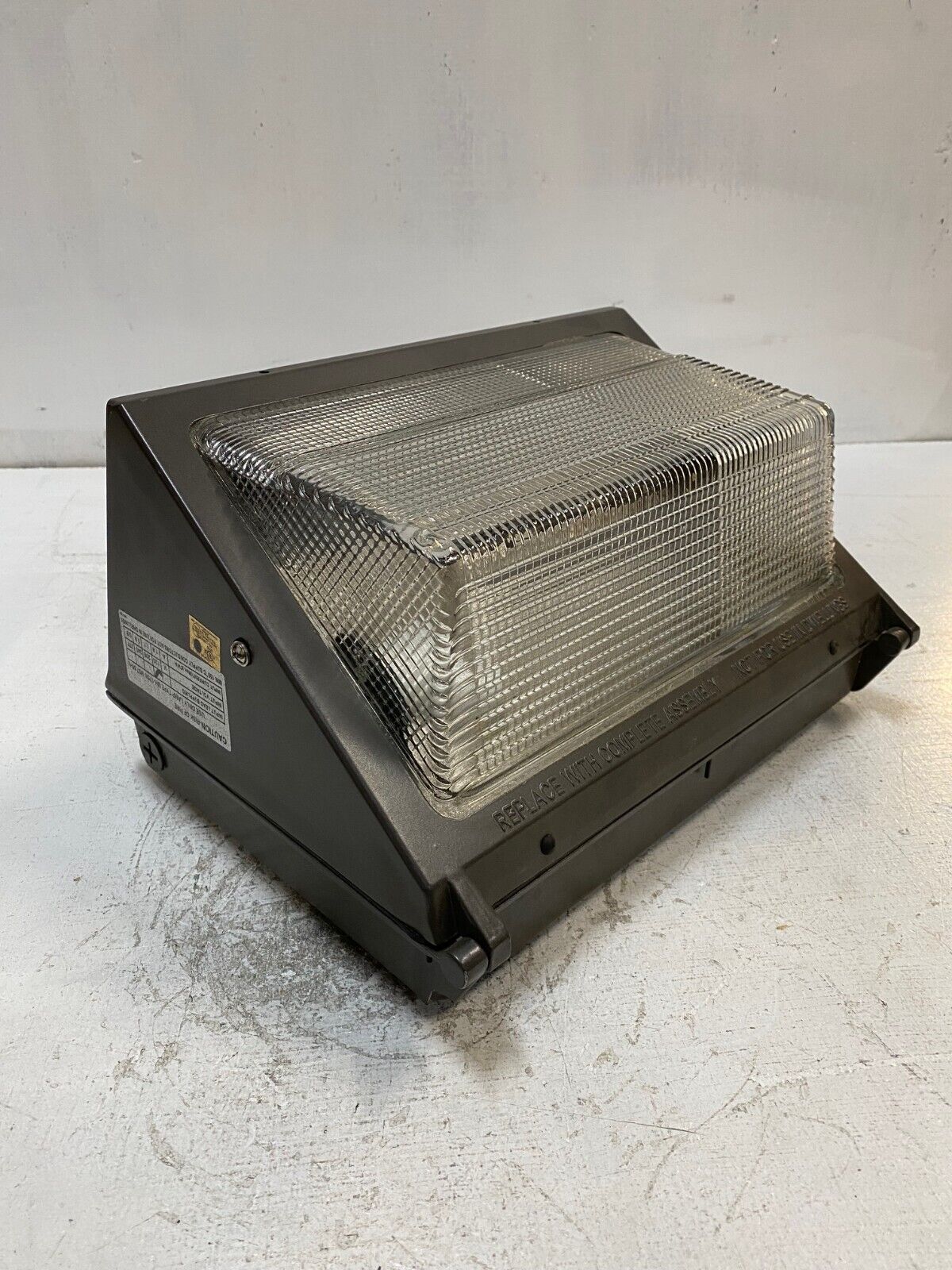 Wall Pack Fixture Outdoor HF Generator SM-706 120V 1.8A