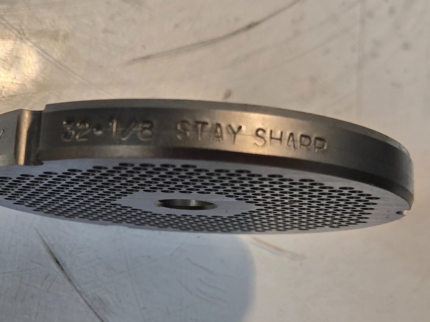 Hobart 3246PLT-1/8S Stay Sharp Plate | #32 1/8" | 3 Notches | S00-108580-00002