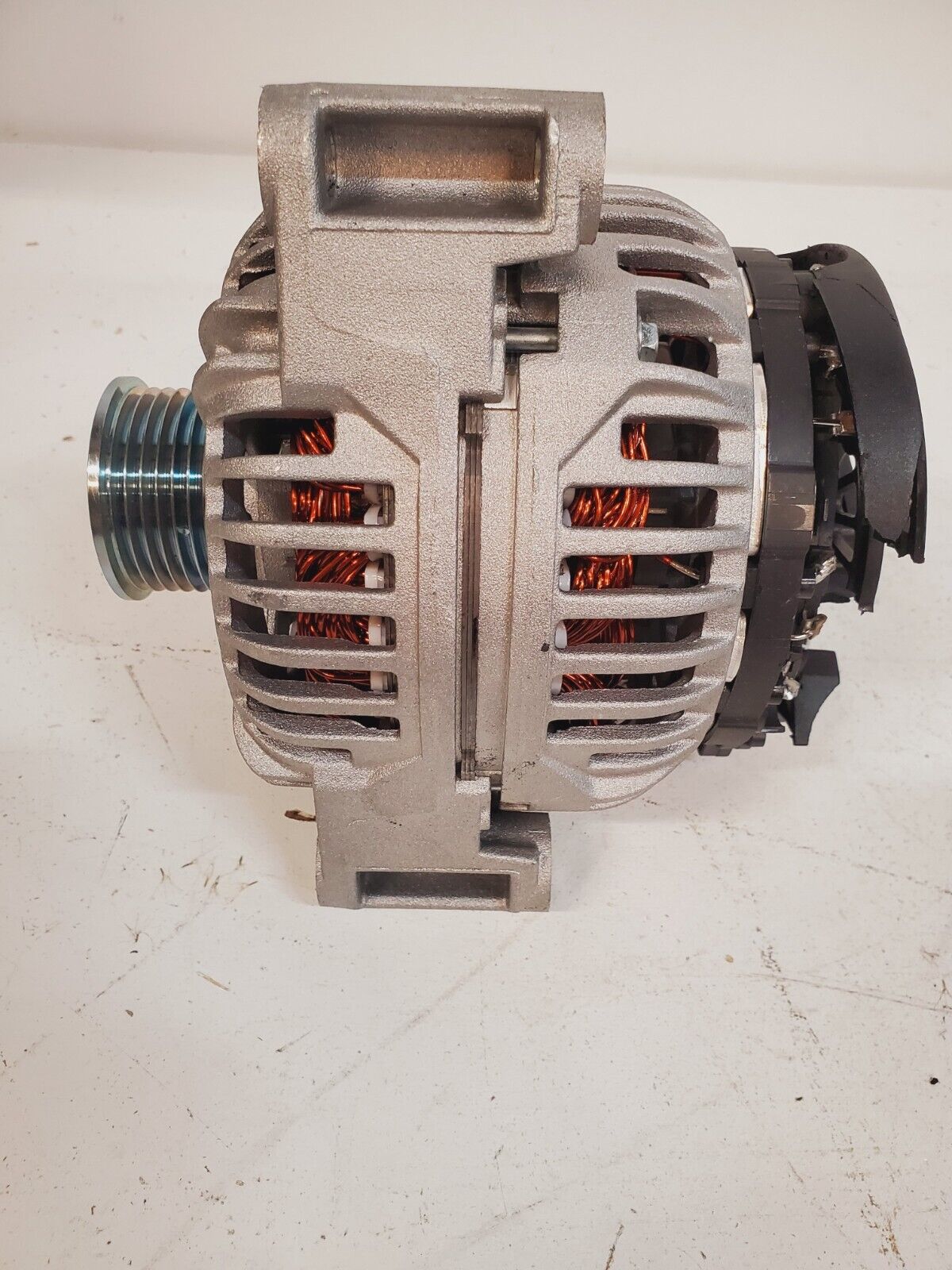 TYC Alternator | P/N 2-13884 | S/N: 09130007 - PLASTIC DAMAGED