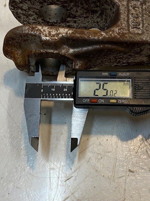 Auger Tooth 10C1 | BP-2 | 5-3/4" Long 3" Wide 25mm Pin Bore