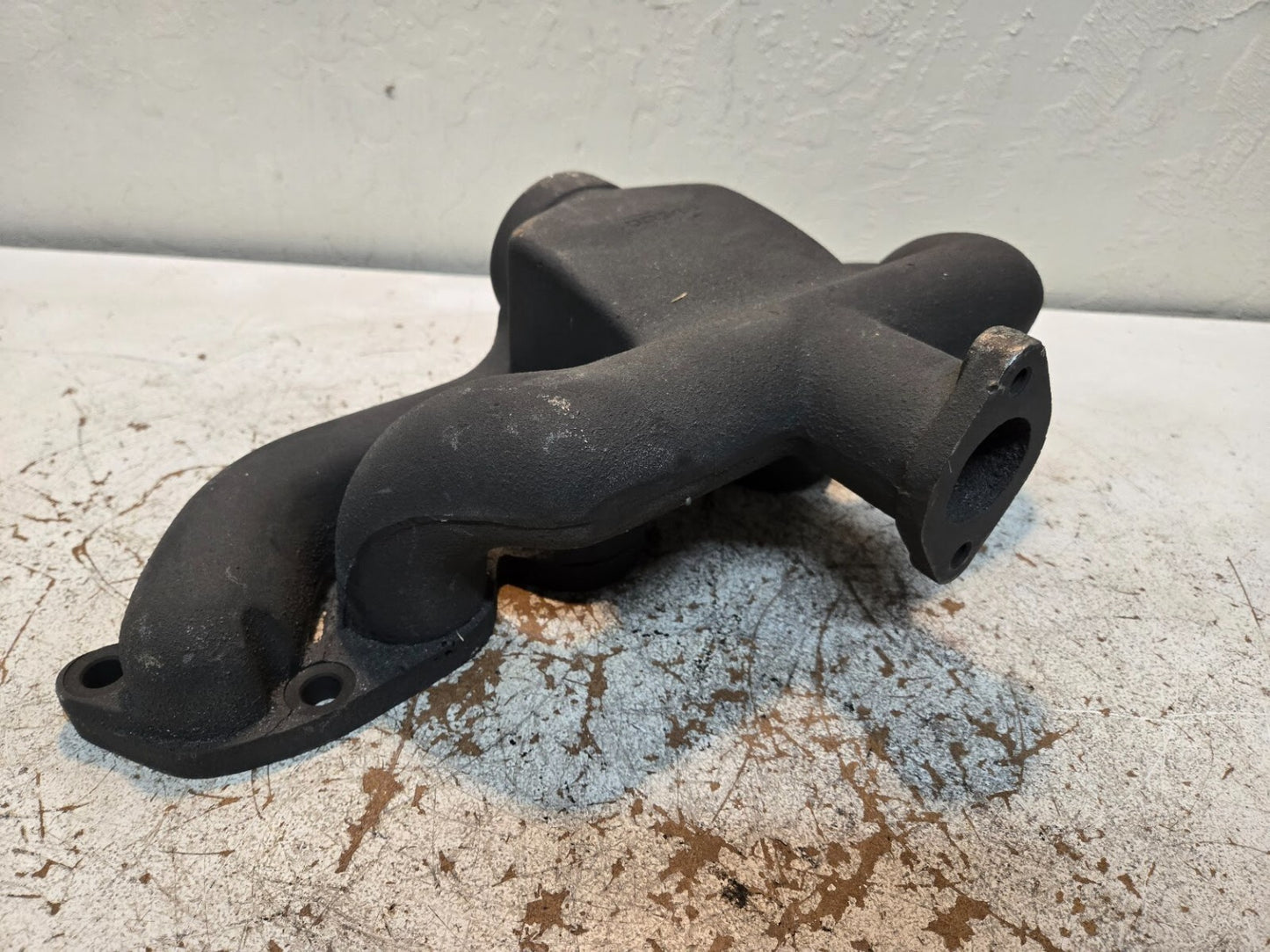 Exhaust Manifold M-5001 for Farmall 358308R11