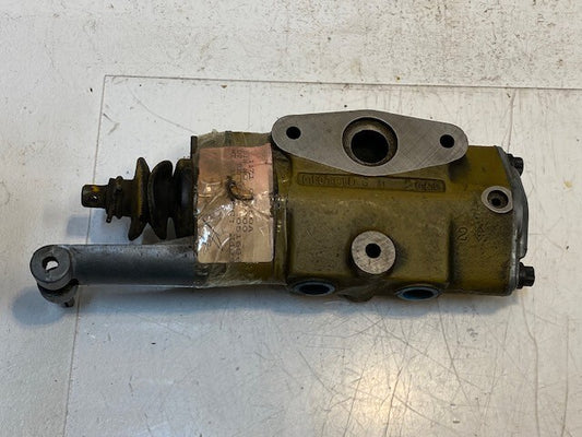 G&C G107819 Hydraulic Directional Control Valve B20NN | 13" Long 5" W 3-1/2" H