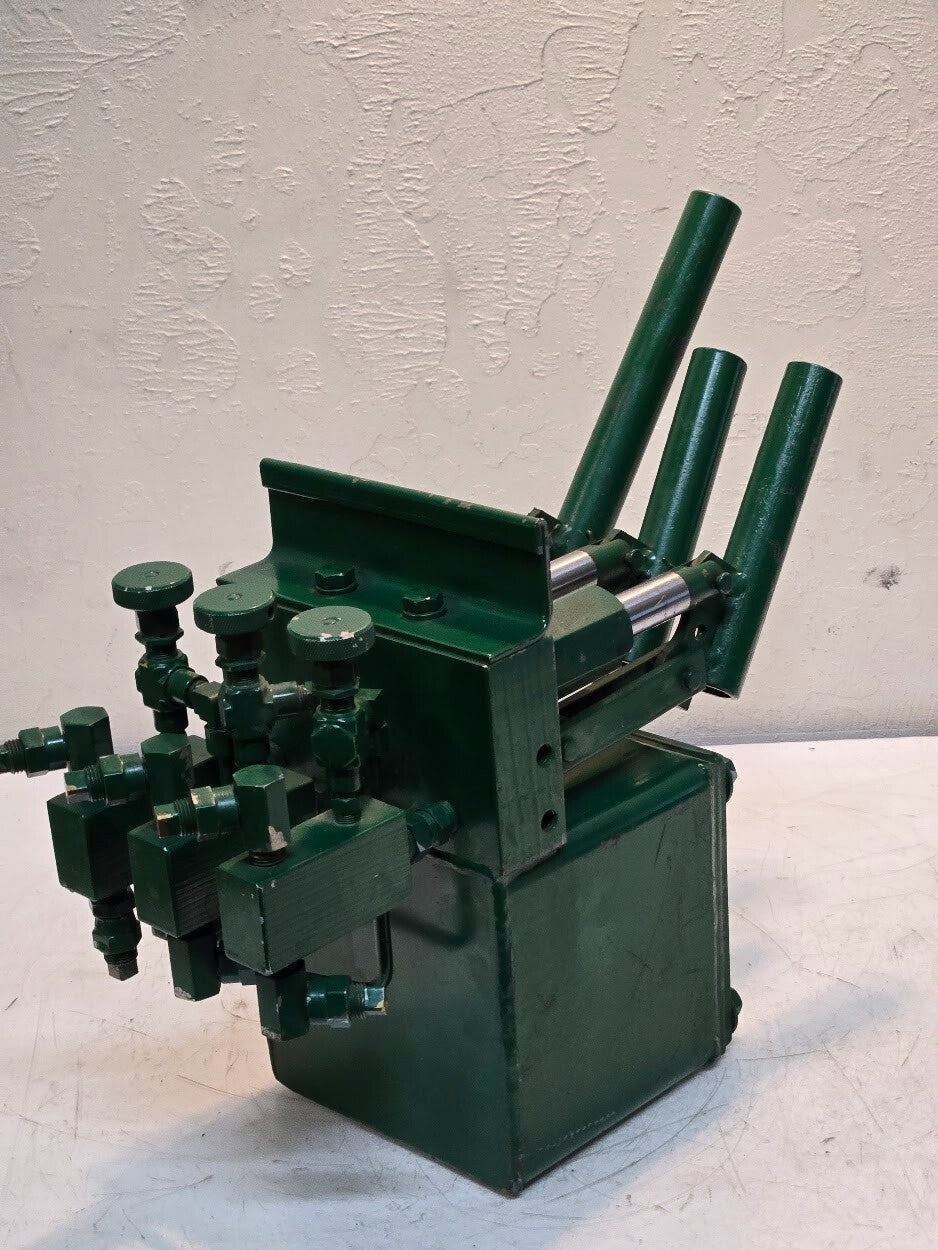 Hydraulic Valve Control Box | 3 Valve | 3/4" Reservoir Inlet 1/4" Valve Outlets