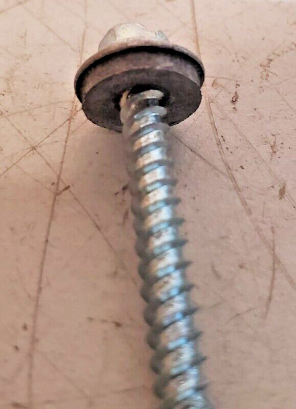 2,400 Quantity of Wood Screws #8 x 1-1/2" | HwH21P (2,400 Qty)