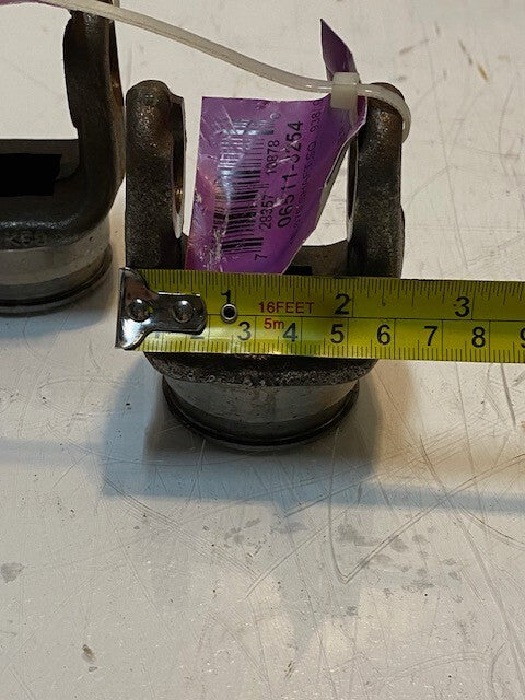 2 Quantity of Weasler 06511-3254 Yoke .675 Shaft .938/.9 Square (2 Quantity)