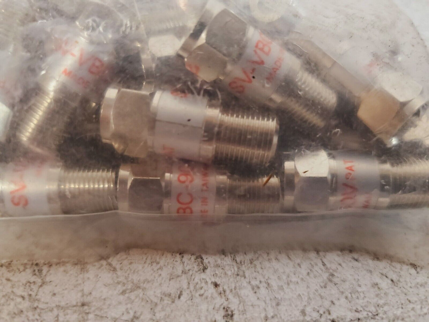 100 Quantity of Commscope Coaxial Connectors SV-VBC-90V Pat 3/8" (100 Qty)