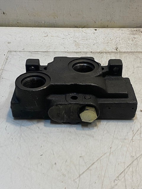 Hydraulic Output Cover Valve Body Coponent 18-02-043-906 | 9032 | C33