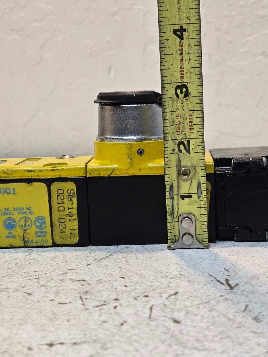 SICK i 1001 6021016 Safety Switch with iE 1000 SK1 Safety Key | 0210 0247