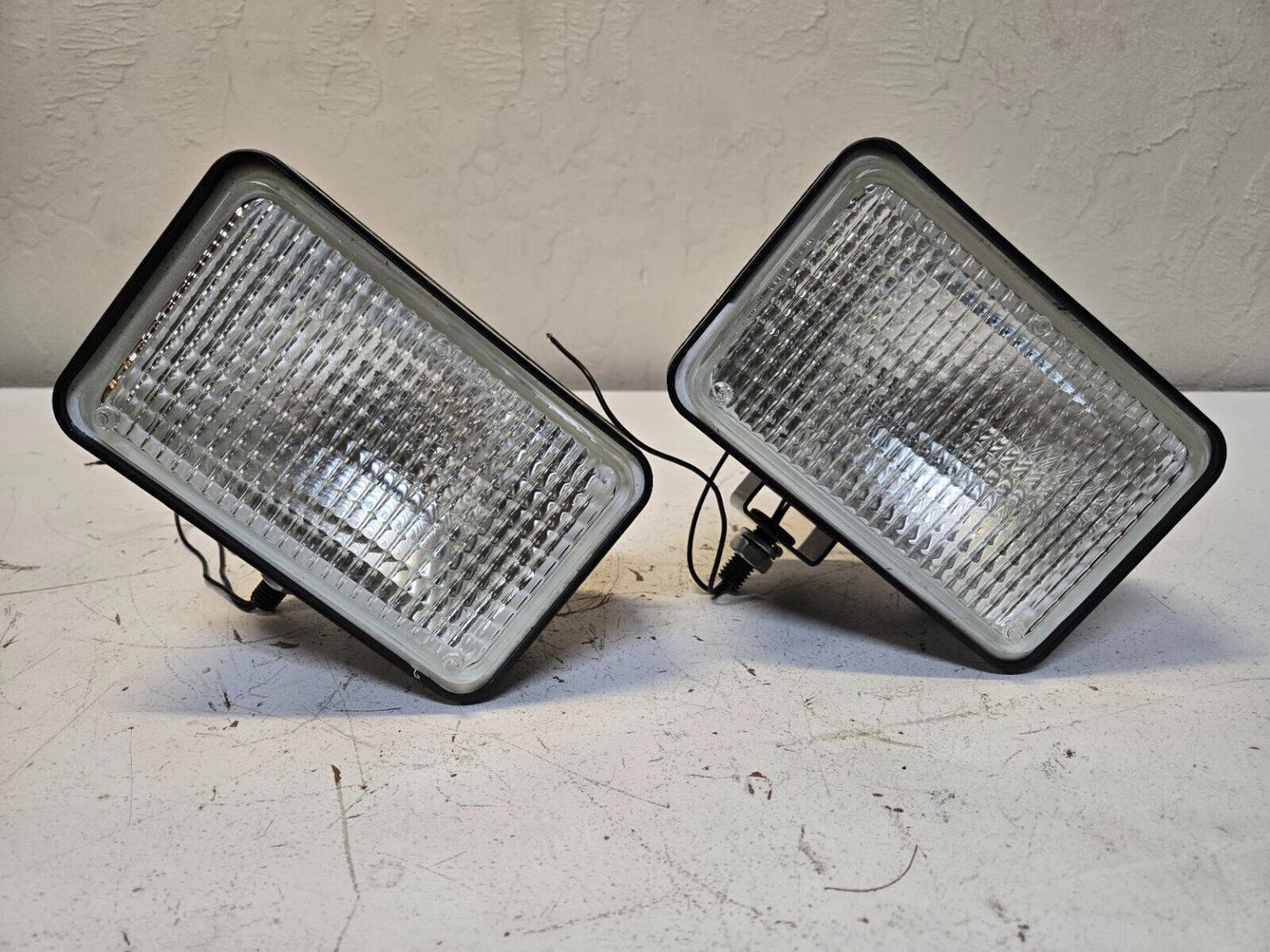 2 Quantity of Sealed Beam Worklights 7"x4.5" See Pictures (2 Quantity)