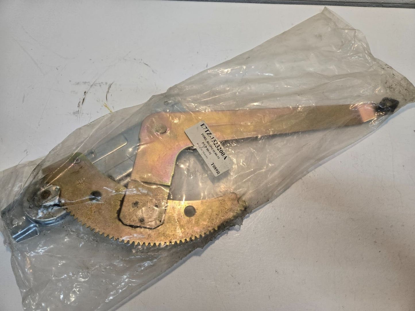 Ford Window Regulator E7TZ-1523200A | T089R for 80-91 Bronco and Pickup