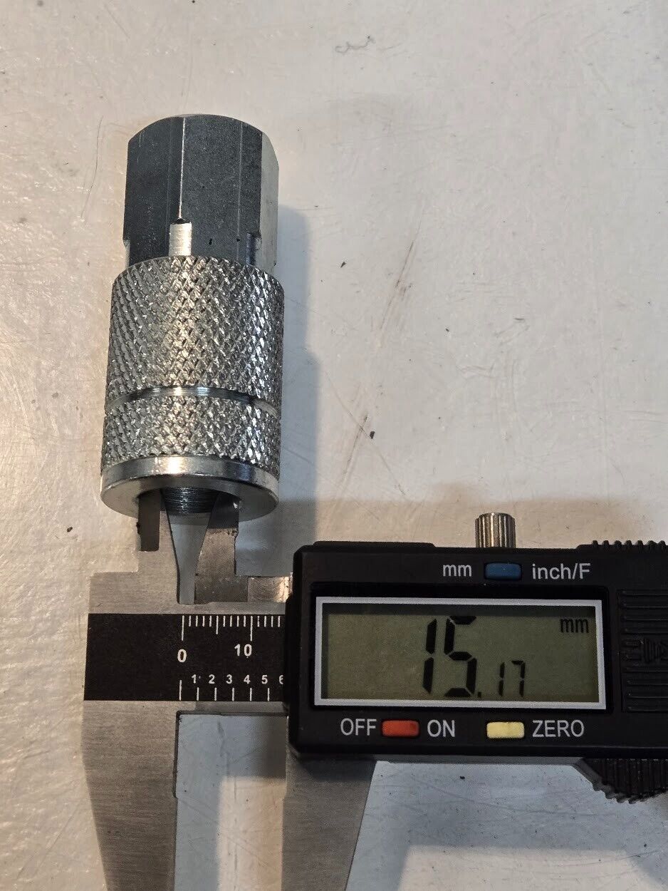 9 Quantity of 3/8" Hydraulic Quick Connectors 1/4" FNPT | 7/8" Hex (9 Quantity)