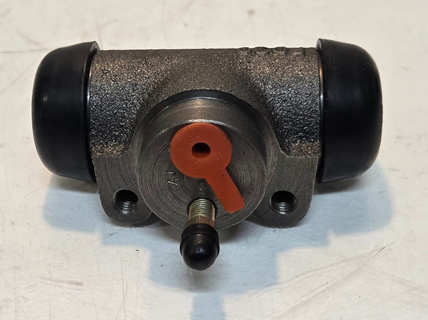 TCIC Brake Cylinder FD20 for Forklift | TCIC 29 J | 3 7/8" Long 1 1/2" Diameter