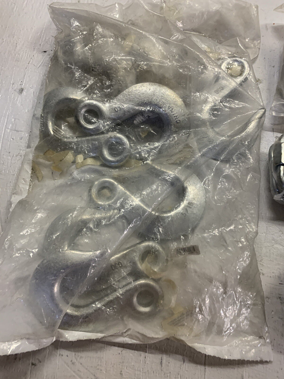 39 Eye Slip Hooks, Quick Links, and Spring Snaps N223-024 / N222-893 / T9100524