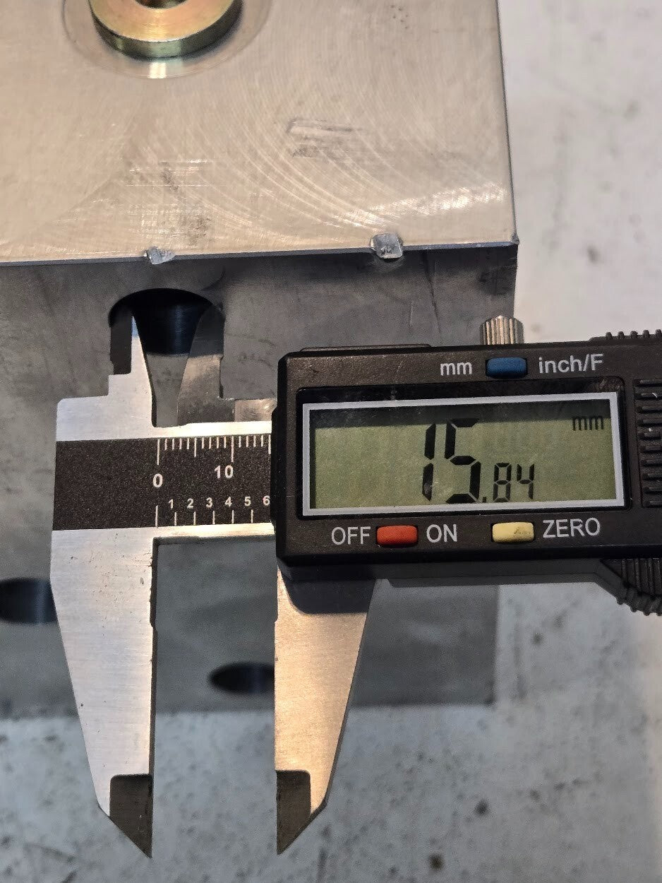 Hydraulic Manifold 6"x4 5/8"x3" Block | 3 Inlets | 2 Plugs | 3 Mounting Holes