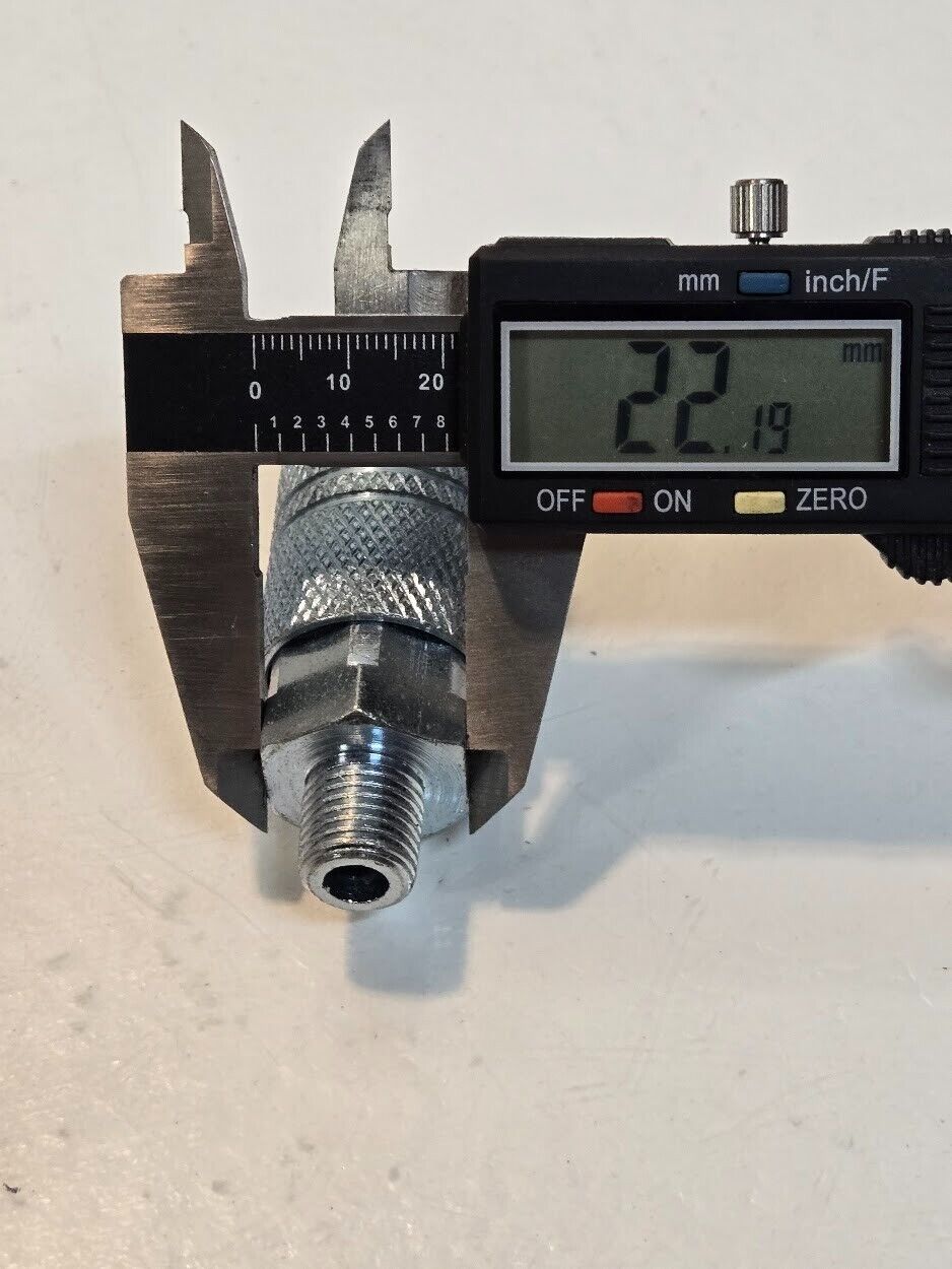 13 Quantity of Amflo C25-02 3/8" Quick Connect Couplers 1/4" NPT (13 Quantity)