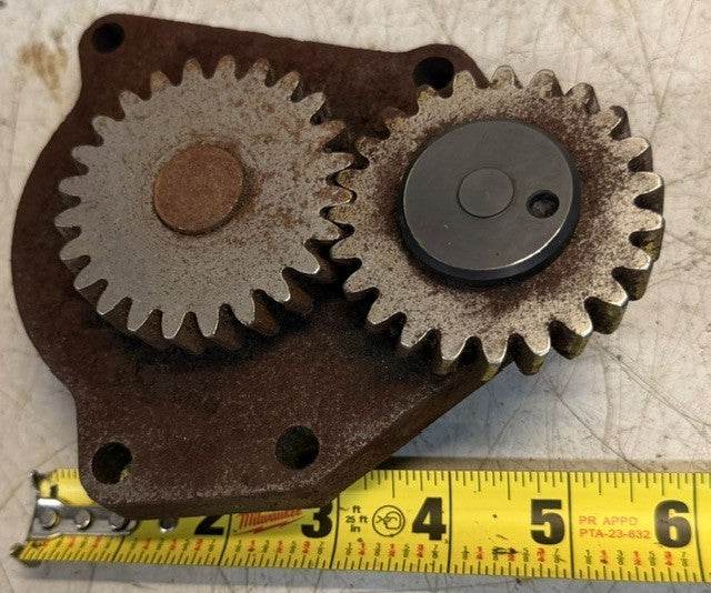 Diesel Engine Oil Pump Cast Metal With Two Drive Gears Heavy Equipment Motor
