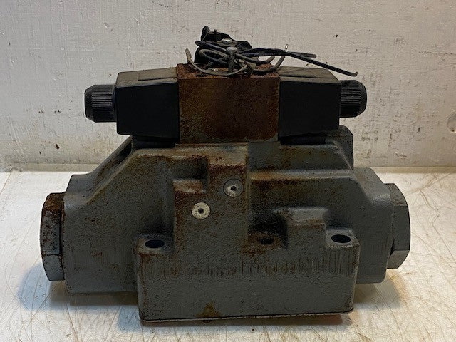 Solenoid Hydraulic Directional Control Valve Mount Assembly 550153 | 7009